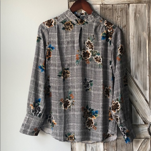 NWOT Supply and Demand Keyhole Blouse Size S - Picture 2 of 7